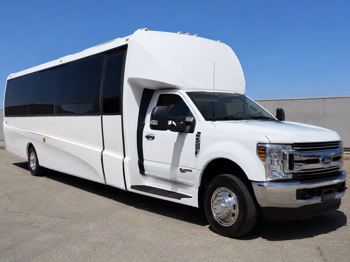 portsmouth 20 passenger minibus rental