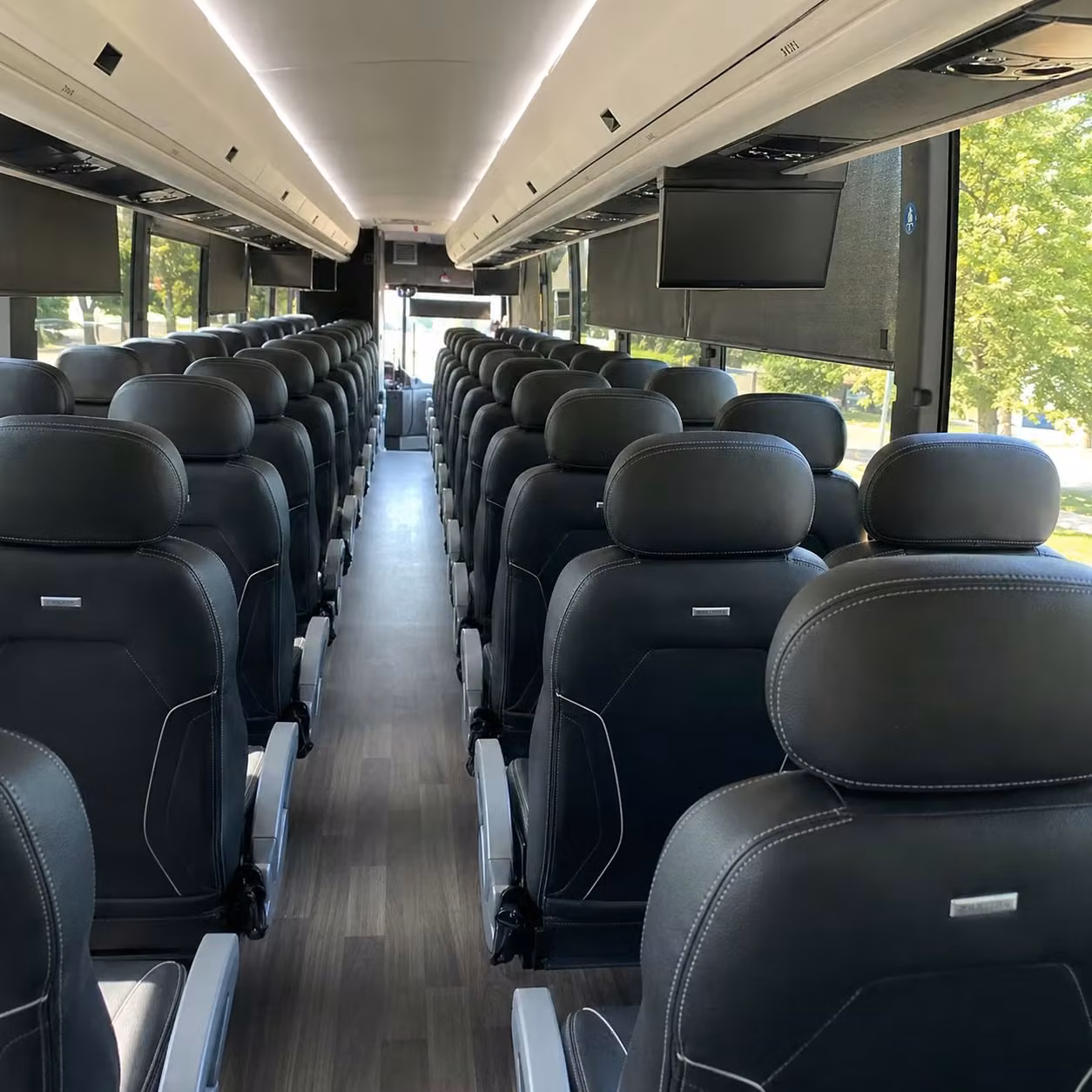 why portsmouth corporate groups choose charter bus airport transfers